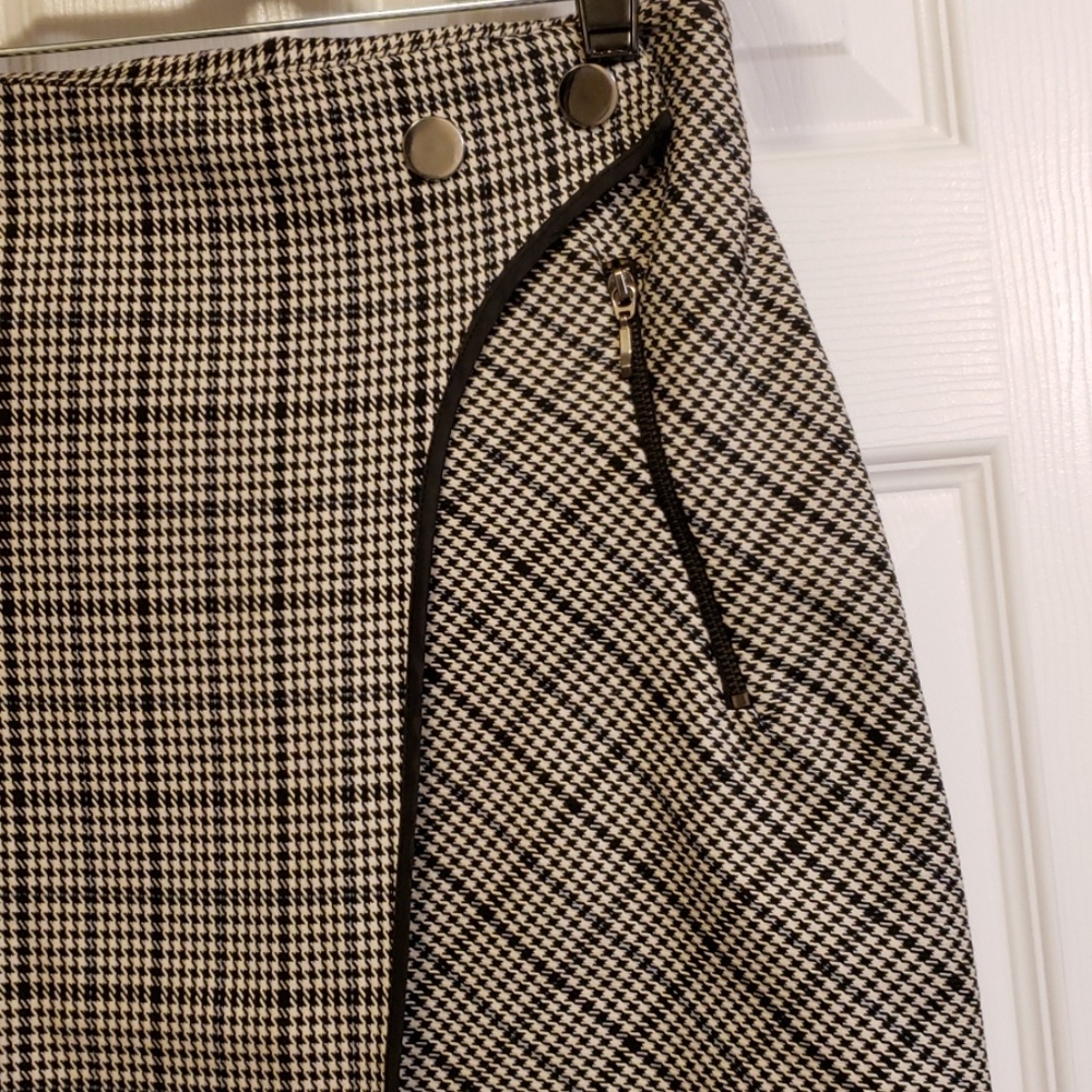 Contrasting checked skirt - Picture 4 of 4